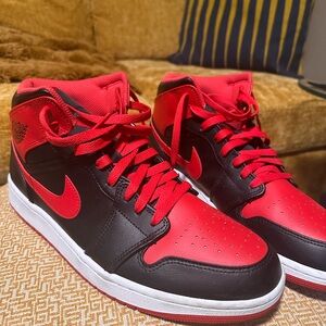 Nike Men's Black and Red High-Top Sneakers